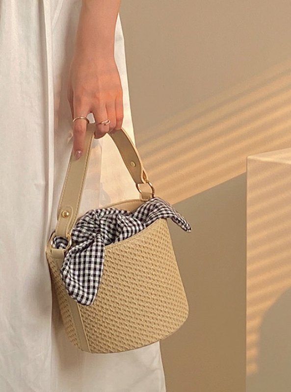 画像2: one-shoulder messenger western style straw woven handbagTote shoulder bag  バケットチェックボウポイントかご籠トート ショルダー  2WAYハンドバック  (2)