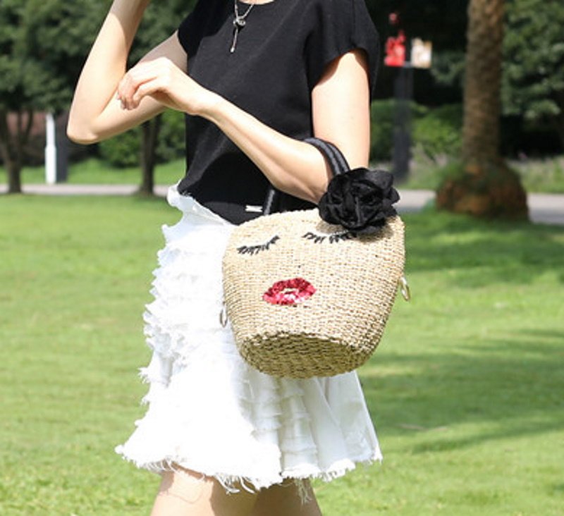 画像6: girly cute pearl sequins eyes mouth embroidery straw woven bagTote  bag  バケットかご籠ガーリーウインクキュートパールスパンコール付きトート バック  (6)