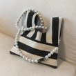 画像2: black and white striped wild design pearl chain portable messenger bag　ストライプパールチェーンポータブルメッセンジャートートショルダーポシェットバッグ (2)