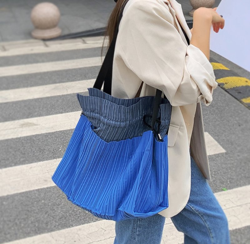 画像5:  wave  stitching folds lightweight fitness dance shoulder bag ウェーブ折りたたみ 軽量 トートショルダーバッグ エコバッグ  (5)
