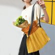 画像6:  wave  stitching folds lightweight fitness dance shoulder bag　ウェーブ折りたたみ 軽量 トートショルダーバッグ エコバッグ　 (6)