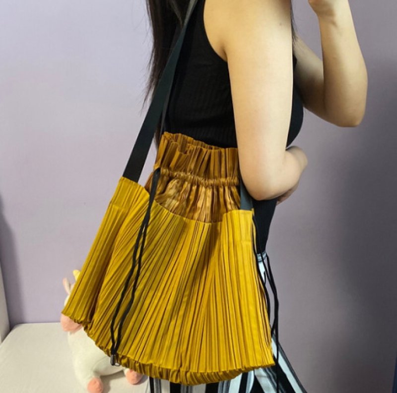 画像4:  wave  stitching folds lightweight fitness dance shoulder bag ウェーブ折りたたみ 軽量 トートショルダーバッグ エコバッグ  (4)