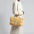 画像2: lamb wool single-shoulder woven tote bag  ラムヘアトートバッグ (2)