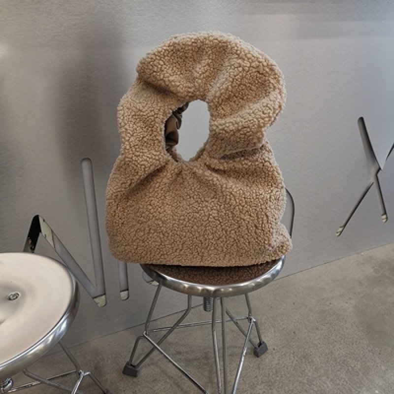 画像2: furry folds lotus leaf  one-shoulder  plush bag Fur Tote ワンショルダーファーリーフトートショルダーバッグ (2)