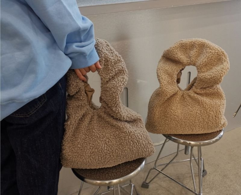 画像4: furry folds lotus leaf  one-shoulder  plush bag Fur Tote ワンショルダーファーリーフトートショルダーバッグ (4)