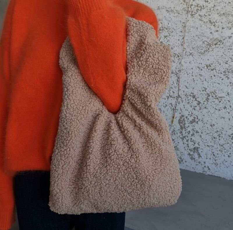 画像3: furry folds lotus leaf  one-shoulder  plush bag Fur Tote ワンショルダーファーリーフトートショルダーバッグ (3)