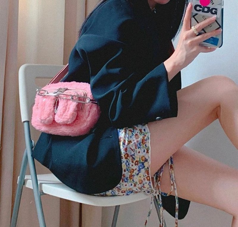 画像6: plush underarm chain small bag ファーチェーンショルダーストラップトート ショルダーミニバッグ (6)