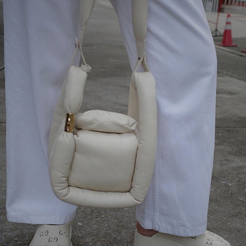 画像2: soft sponge one-shoulder square tote shoulder 2WAY messenger bag  ソフトレザースクエア ダウン トート ショルダー2WAYバッグ (2)