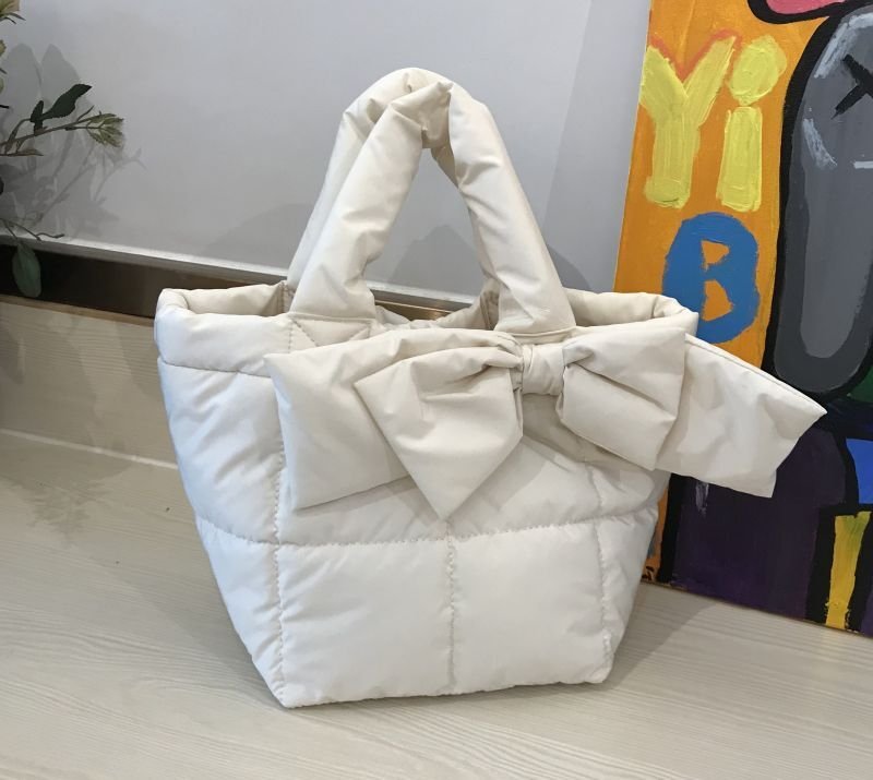 画像2: Ribbon down quilted tote shoulder bag キルティング取り外し可能リボン付きトートショルダーバッグ (2)