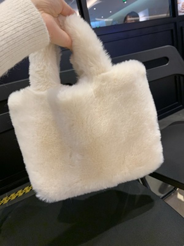 画像11: Plush portable small Tote shoulder bag  ファーロゴ入りトート ショルダーバッグ (11)
