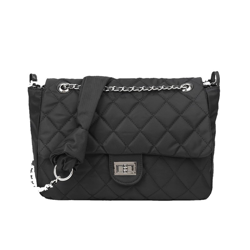 画像2:  large capacity Quilted chain Tote shoulder bag  キルティングチェーンラージキャパシティートート ショルダーバッグ  (2)