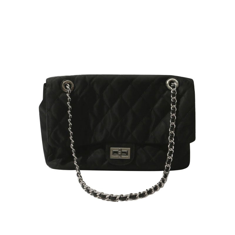 画像3:  large capacity Quilted chain Tote shoulder bag  キルティングチェーンラージキャパシティートート ショルダーバッグ  (3)