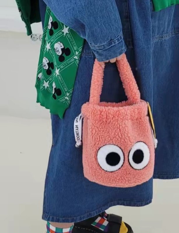 画像12: Eyeball Fur drawstring tote bag アイボール目玉付きファー巾着トートバッグ (12)