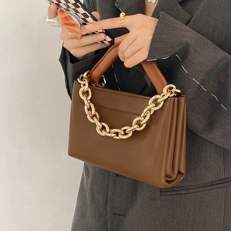画像5: Square leather chain point tote shoulder bag チェーンがポイントスクエアレザートートショルダーバッグ (5)