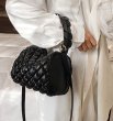 画像4: Leather Down Quilted Cylindrical Drawstring Tote Shoulder Bag　 レザー ダウンキルティング 筒形巾着トートショルダーバッグ (4)