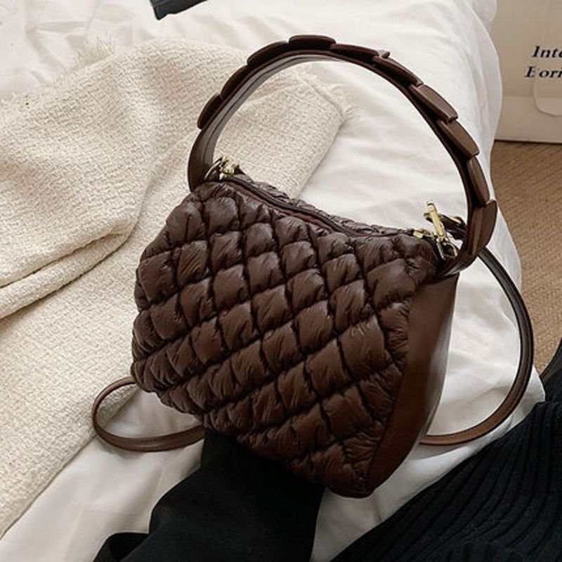 画像5: Leather Down Quilted Cylindrical Drawstring Tote Shoulder Bag  レザー ダウンキルティング 筒形巾着トートショルダーバッグ (5)