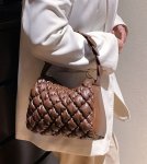 画像9: Leather Down Quilted Cylindrical Drawstring Tote Shoulder Bag　 レザー ダウンキルティング 筒形巾着トートショルダーバッグ (9)