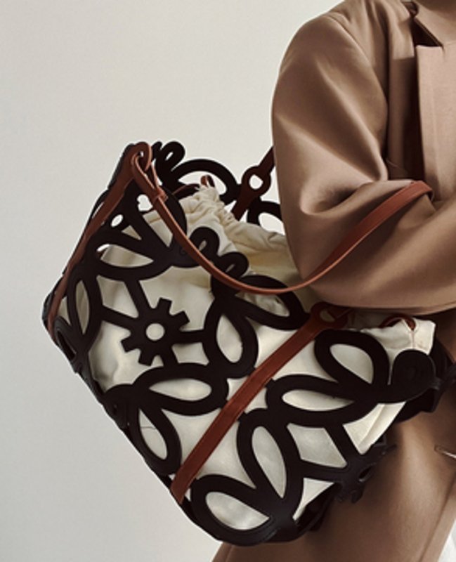 画像5: large-capacity hollow letter anagram shoulder tote shoulder bag  レザーアナグラム トートショルダーバッグ (5)