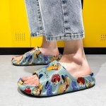 画像7: kaws x Sesame Street flip flops soft bottom sandals slippers Beach sandals 　ユニセックス男女兼用カウズツセサミーストリートフリップフロップ  シャワー ビーチ サンダル (7)