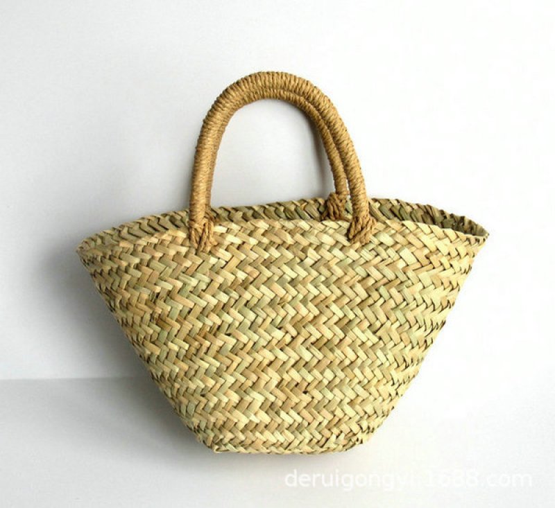 画像4: woven triangular grass oblique straw bagbasket bag  tote bag  トライアングル三角籠かごトートバッグ ビーチバッグ (4)