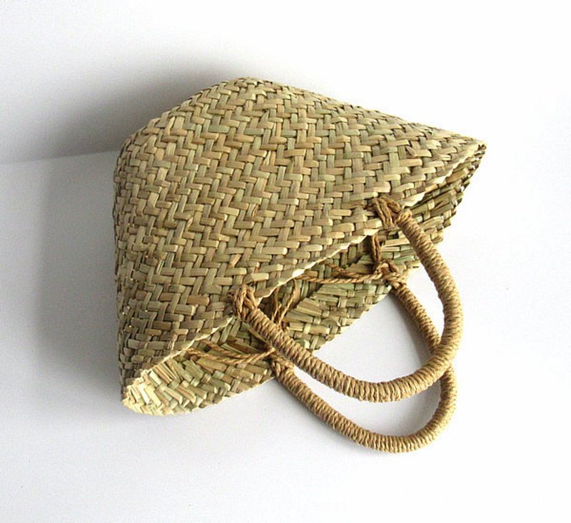 画像6: woven triangular grass oblique straw bagbasket bag  tote bag  トライアングル三角籠かごトートバッグ ビーチバッグ (6)