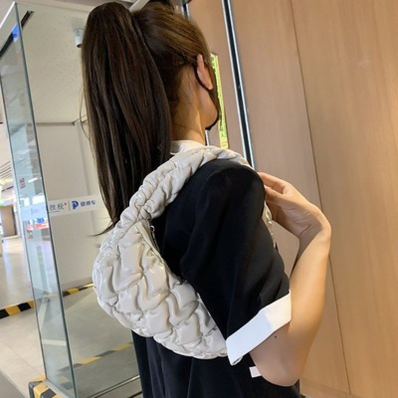 画像6: Leather quilted underarm bag tote bag キルティングギャザーレザーアンダーアームショルダー (6)