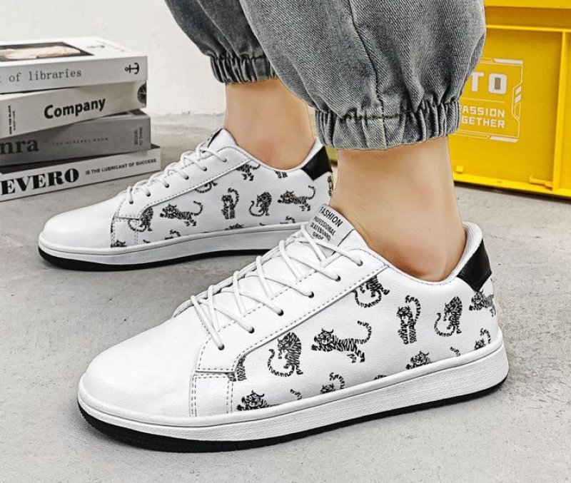 画像4:  Men's tiger graffiti print lace-up leather sneakers　 ユニセックス男女兼用レザータイガー虎グラフィックプリントスニーカーカジュアル シューズ (4)