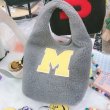 画像2: alphabet logo tote bag　アルファベットロゴモコモコファーワンショルダートートバッグ (2)