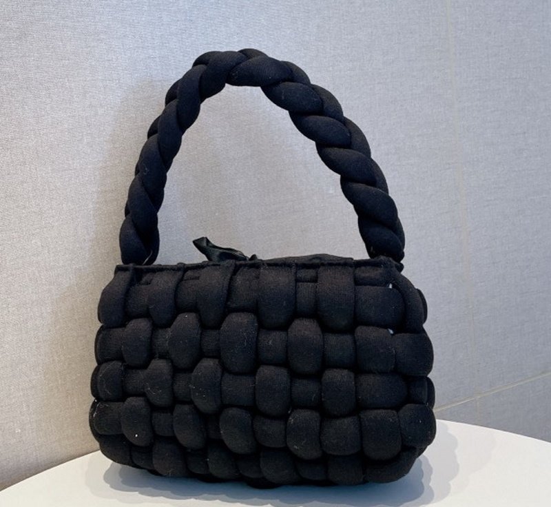 画像3: hand-knitted from thick wool handbag tote shoulder  bag 極太ウール編みハンドメイドスタイルアンダーアームトートショルダーバッグ (3)