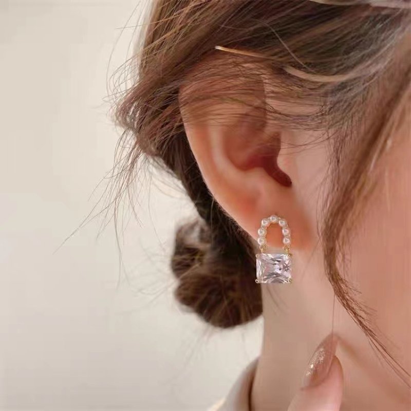 画像4: pearl rhinestone bag design earrings pierce  パール＆ラインストーバッグ型ピアス イヤリング (4)