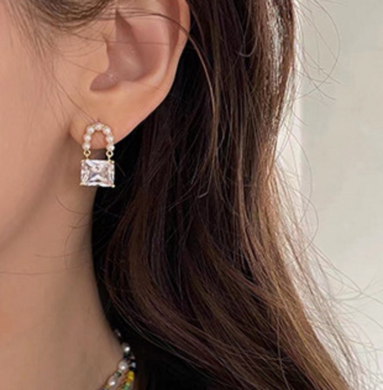画像3: pearl rhinestone bag design earrings pierce  パール＆ラインストーバッグ型ピアス イヤリング (3)