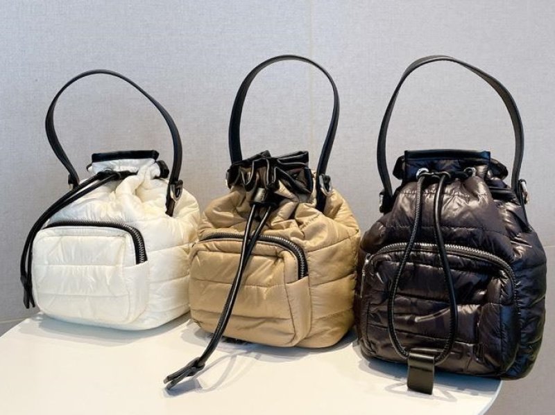 画像4: One shoulder down quilted bucket tote shoulder bag ワンショルダーダウンキルティングバケット トートショルダーバッグ (4)