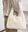 画像7: One shoulder under arm fur shoulder tote bag　ファーワンショルダーアンダーアーム ショルダートートバッグ  (7)