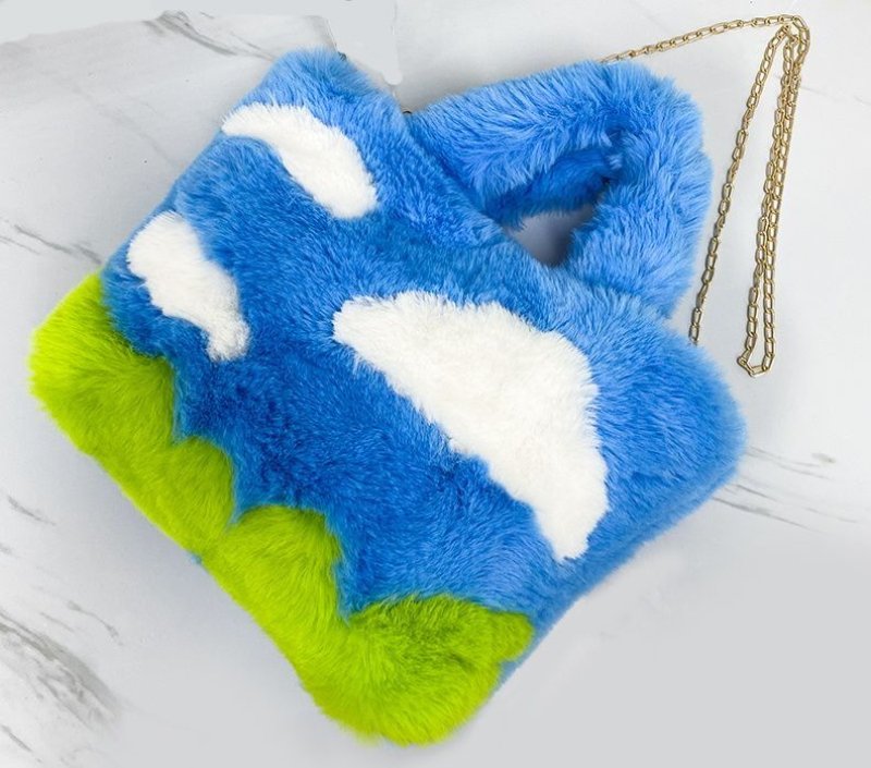 画像2: Blue Sky White Cloud Grass fur tote shoulder hand bag ブルースカイ&クラウド&グラスファートートショルダーバッグ (2)