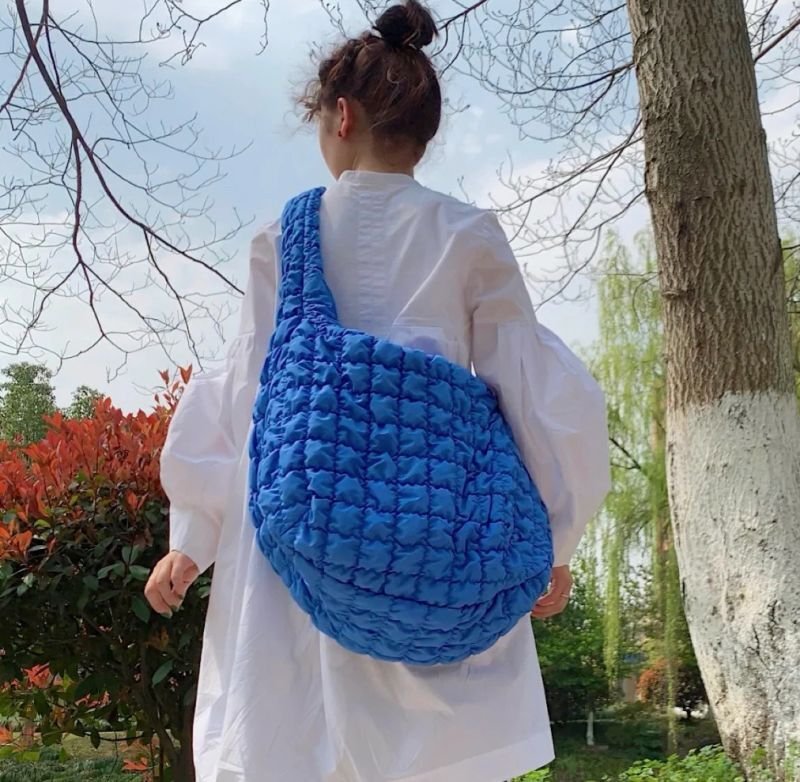 画像4: 22 Quilted wrinkled large capacity tote shoulder bag キルティング絞りアンダーアームキャリングバッグ オーバーサイズショルダートートバッグ リサイクルポリエステル ショッピング エコバック  (4)