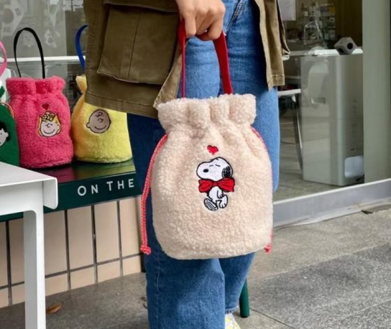 画像6: snoopy fur bag tote  Bag　スヌーピーファーモコモコトートバッグ (6)
