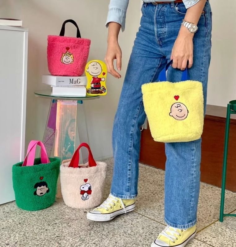 画像3: snoopy fur bag tote  Bag　スヌーピーファーモコモコトートバッグ (3)