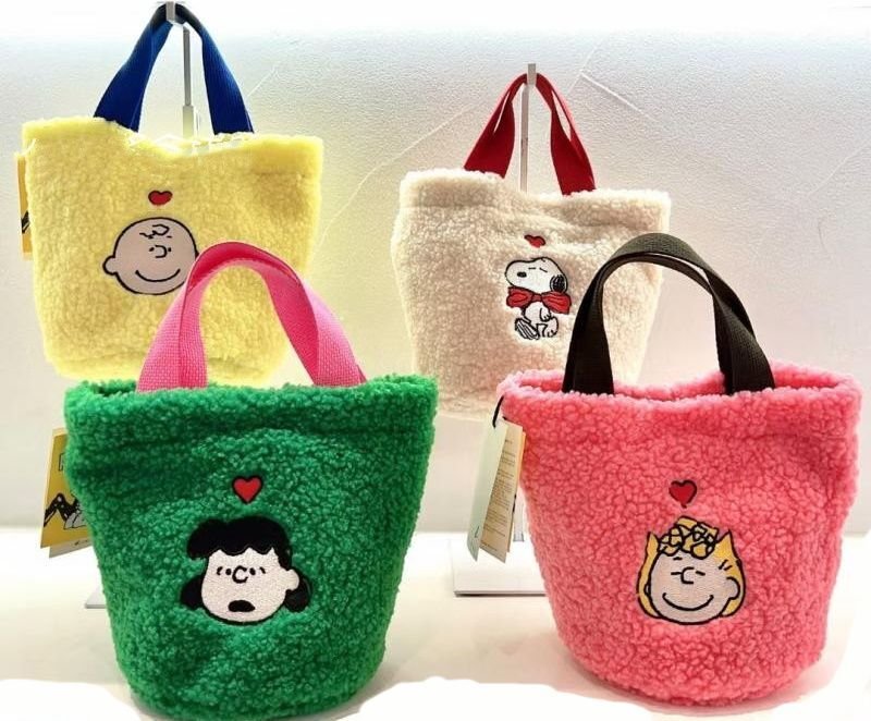 画像2: snoopy fur bag tote  Bag　スヌーピーファーモコモコトートバッグ (2)