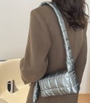 画像8: metallic Quilted padded down cassette bag cross body shoulder bag 　メタリックキルティング 絞り ペディング カセット クロスバッグ ショルダートート ポシェット (8)