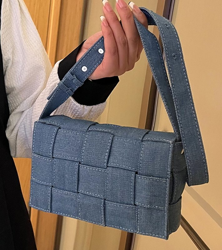 画像7: denim woven tofu plaid cross-body simple  bag square bag TOTE SHOULDER BAG　デニムメッシュ編み込みクロスボディショルダーバッグ (7)