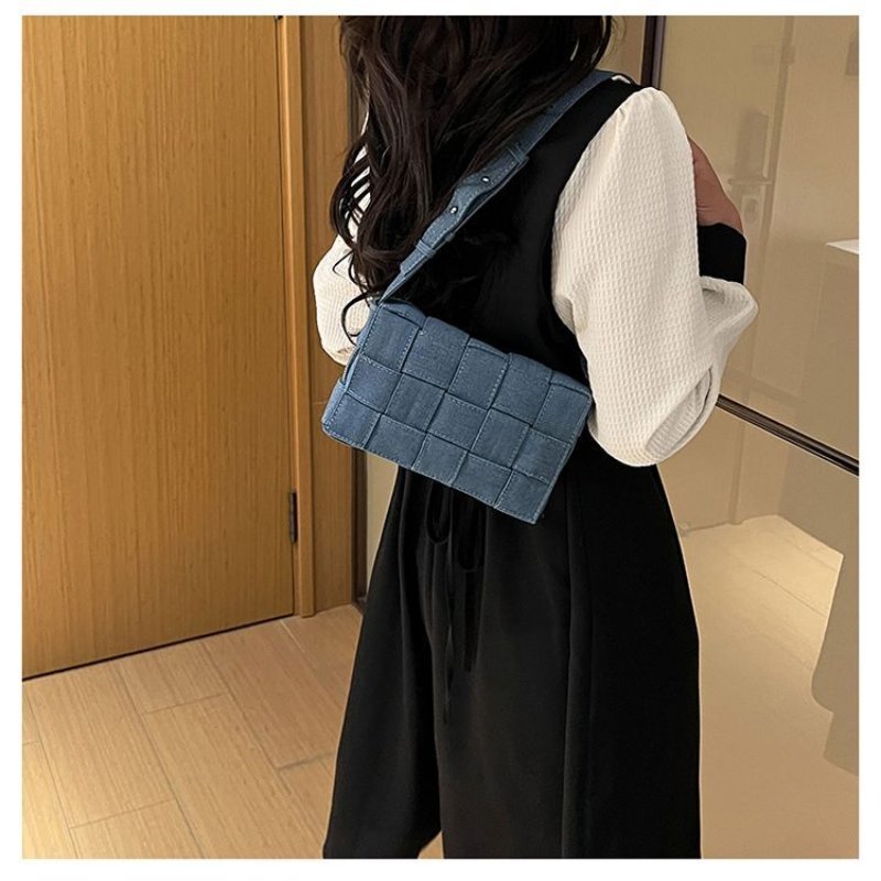 画像9: denim woven tofu plaid cross-body simple  bag square bag TOTE SHOULDER BAG　デニムメッシュ編み込みクロスボディショルダーバッグ (9)