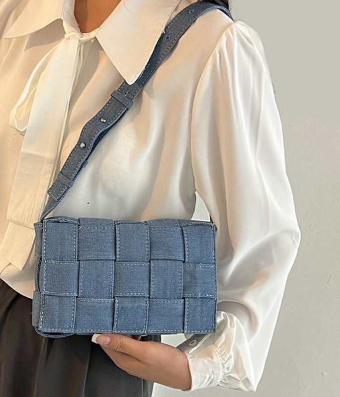画像4: denim woven tofu plaid cross-body simple  bag square bag TOTE SHOULDER BAG　デニムメッシュ編み込みクロスボディショルダーバッグ (4)