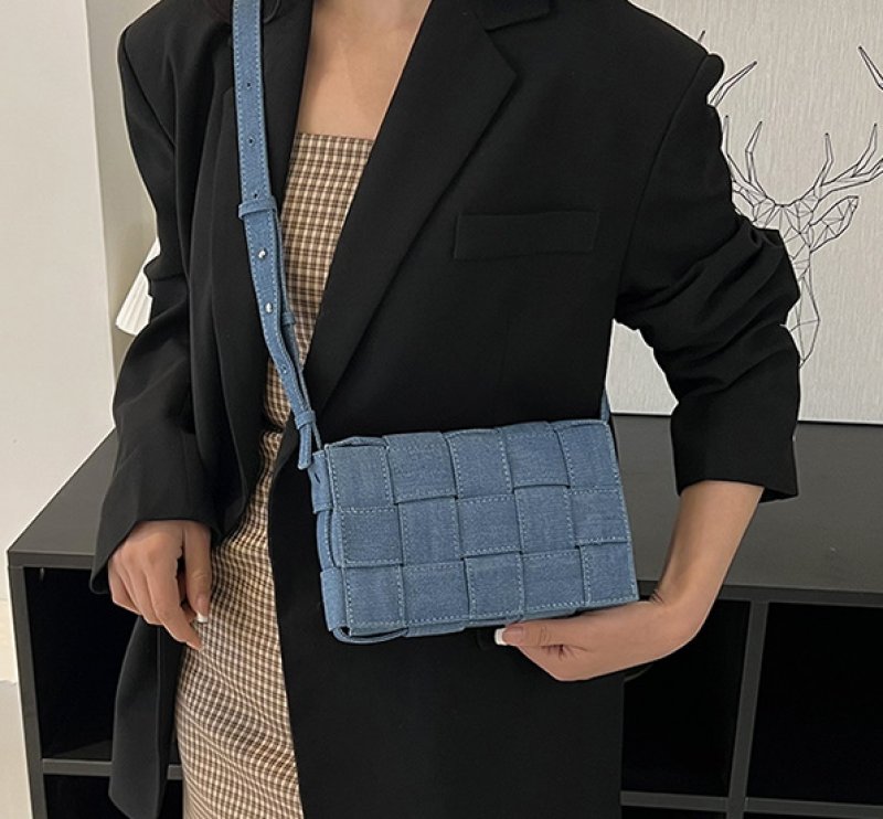画像3: denim woven tofu plaid cross-body simple  bag square bag TOTE SHOULDER BAG　デニムメッシュ編み込みクロスボディショルダーバッグ (3)