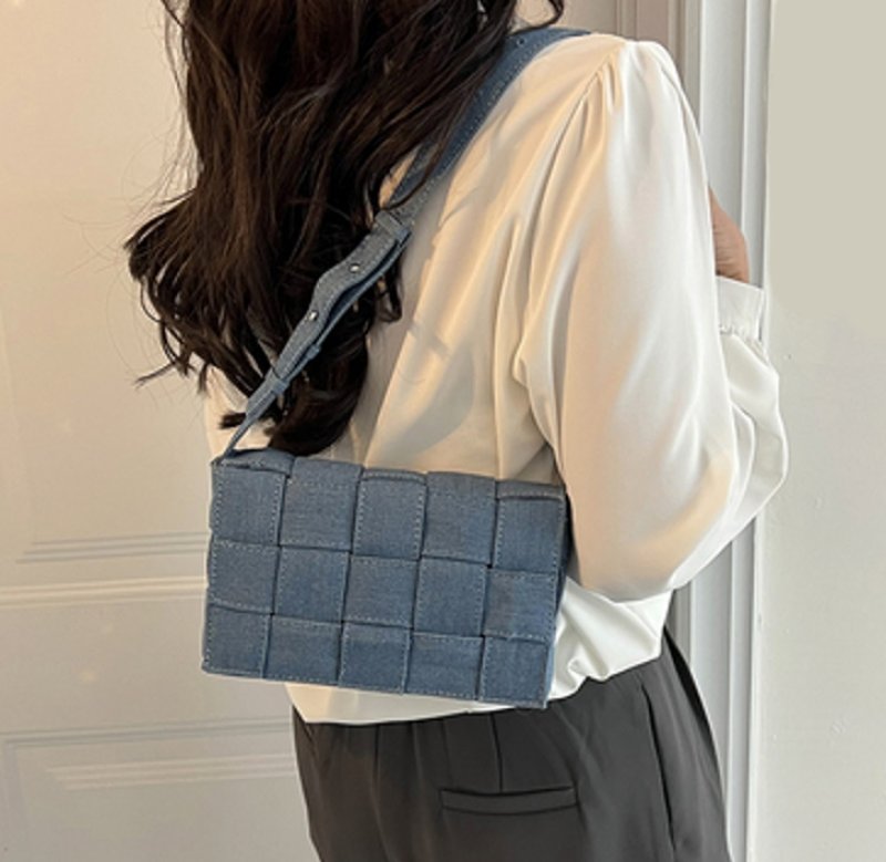 画像2: denim woven tofu plaid cross-body simple  bag square bag TOTE SHOULDER BAG　デニムメッシュ編み込みクロスボディショルダーバッグ (2)
