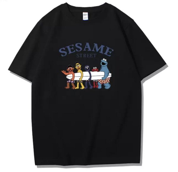 画像1: Sesame Street and Friends & surfboard Print Tshirts 　ユニセックス男女兼用セサミーストリートと仲間たち＆ サーフボードプリント  半袖 Tシャツ (1)