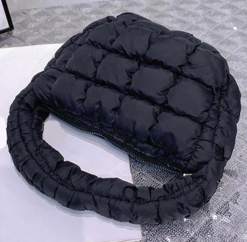 画像14: Quilted diaphragm down mini underarm bag tote shoulder bag キルティング絞りダウンミニ アンダーアームバッグ トートショルダーバッグ (14)