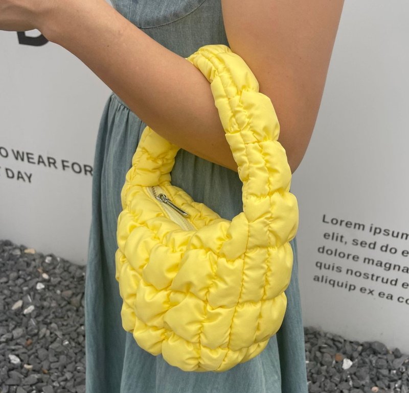 画像4: Quilted diaphragm down mini underarm bag tote shoulder bag キルティング絞りダウンミニ アンダーアームバッグ トートショルダーバッグ (4)