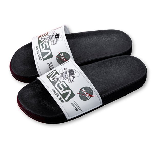 画像1: NASA x Spacewalking Astronaut sandals and slippers flip flops    男女兼用ユニセックスNASAナサ×宇宙遊泳宇宙飛行士フリップフロップサンダルシャワーサンダル ビーチサンダル (1)