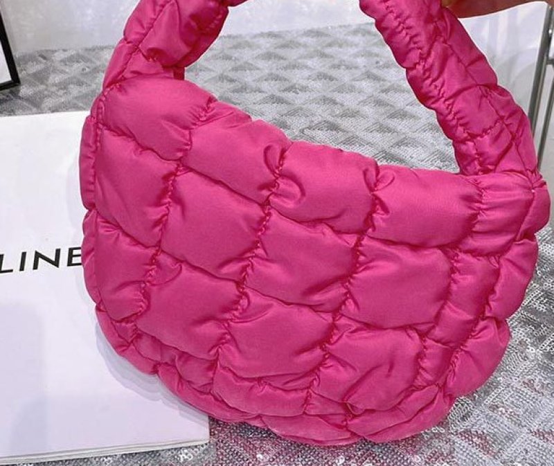 画像11: Quilted diaphragm down mini underarm bag tote shoulder bag キルティング絞りダウンミニ アンダーアームバッグ トートショルダーバッグ (11)