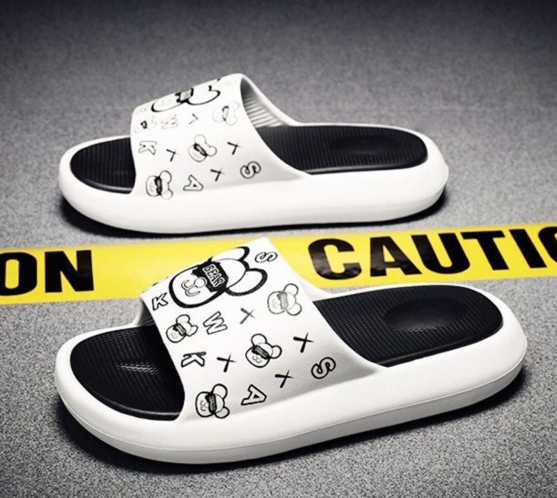 画像8: BE@RBRICK x KAWS sandals and slippers flip flops    男女兼用ユニセックスベアブリック×カウズフリップフロップサンダルシャワーサンダル ビーチサンダル (8)